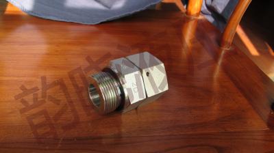 可调节式端直通接头